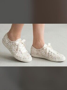 Cobblestone White Canvas Floral Embroidered Beaded Bridal Tennis Shoes Size 8.5